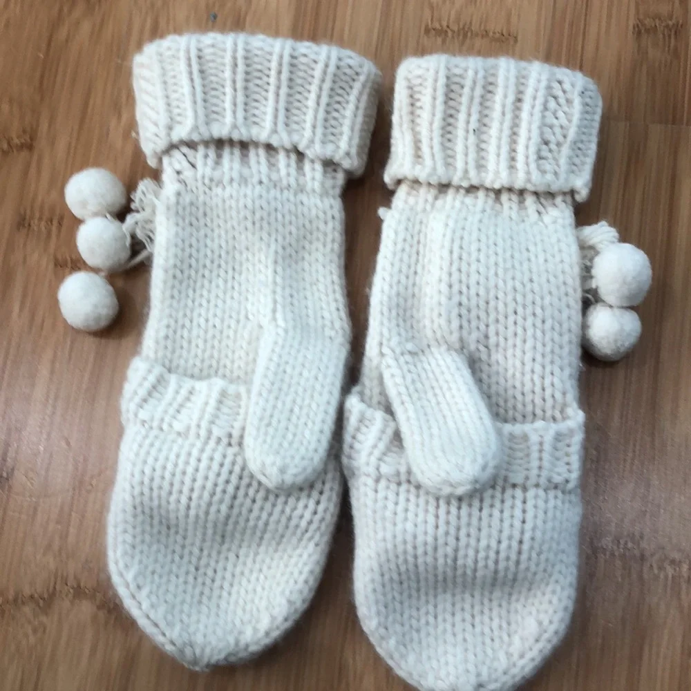 Juicy Couture Mittens